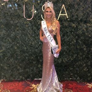 JOVANI Rose gold ombré dress. Fits size 0-2